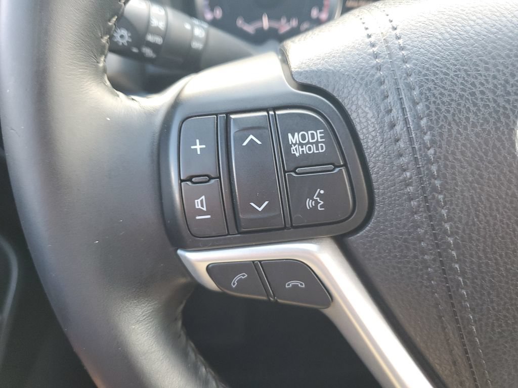 Used 2018 Toyota Highlander Plus FWD image 19