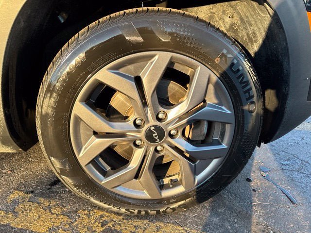 Used 2024 Kia Seltos LX AWD/4WD image 29