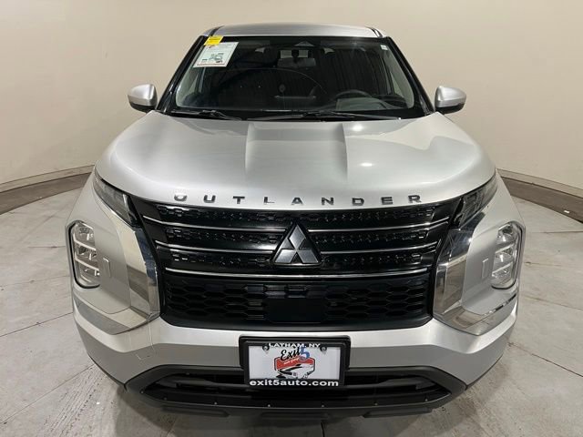 Used 2022 Mitsubishi Outlander ES image 4