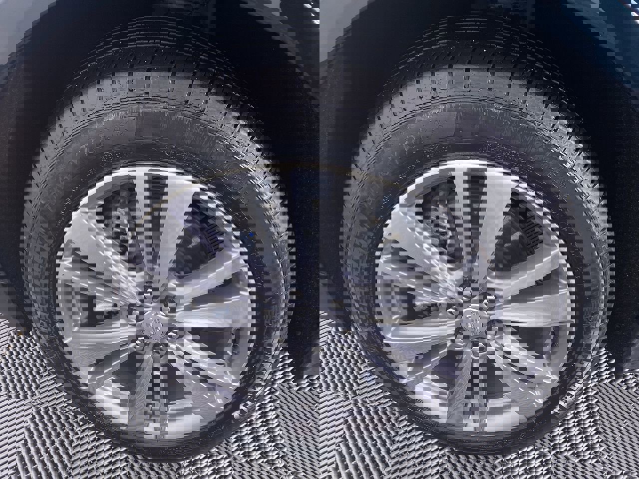 Certified 2025 Cadillac XT5 Premium Luxury image 17