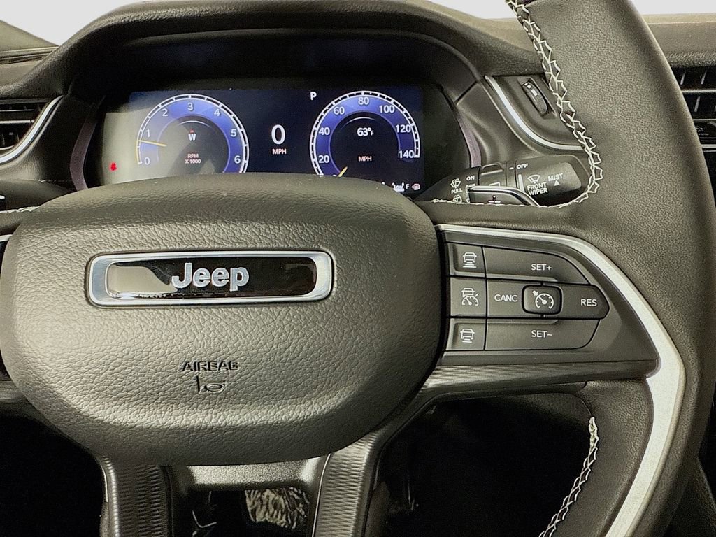 New 2025 Jeep Grand Cherokee Altitude image 32