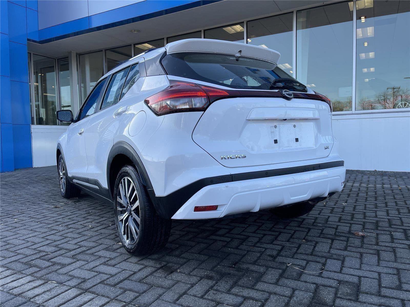 Used 2024 Nissan Kicks SR FWD image 3
