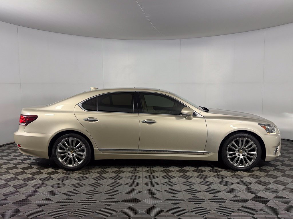 Used 2016 Lexus LS 460 w/ Comfort Package RWD image 4