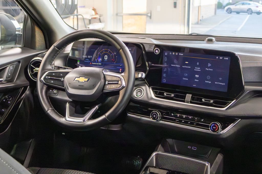 Used 2025 Chevrolet Equinox LT image 11