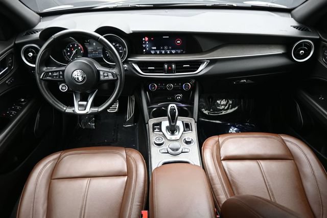 Used 2023 Alfa Romeo Stelvio Ti AWD/4WD image 13