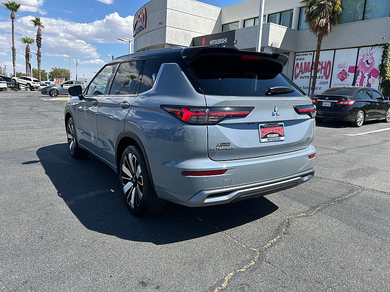 Used 2025 Mitsubishi Outlander SEL FWD image 3