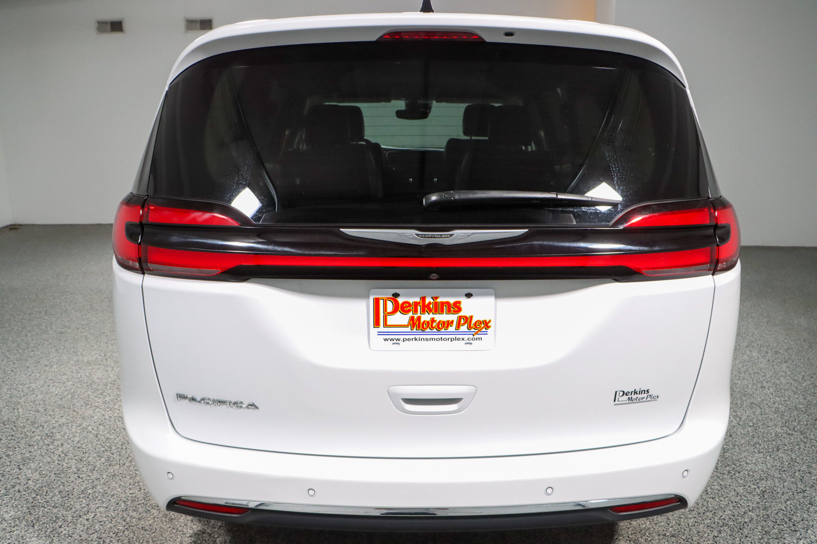 Used 2023 Chrysler Pacifica Touring-L FWD image 8
