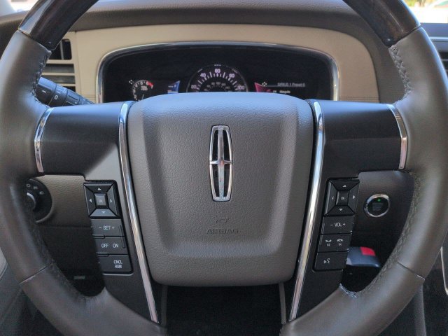 Used 2017 Lincoln Navigator Select RWD image 31