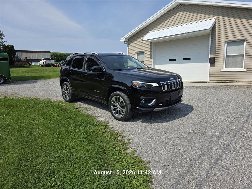 Used 2019 Jeep Cherokee Overland w/ Technology Group AWD/4WD image 2
