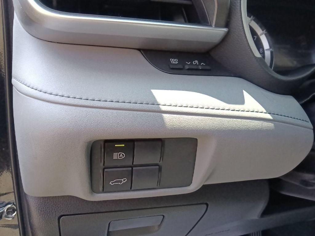 Used 2022 Toyota Highlander XLE AWD/4WD image 17