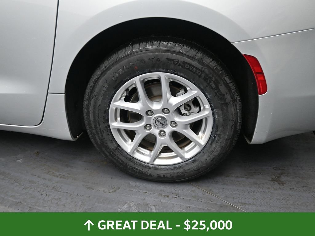 Used 2024 Chrysler Voyager LX image 15