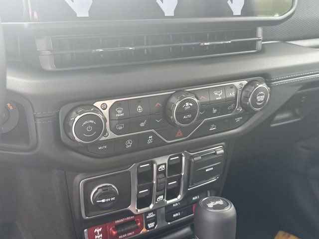 New 2025 Jeep Wrangler Rubicon w/ XTREMEE 35" Tire Package image 26