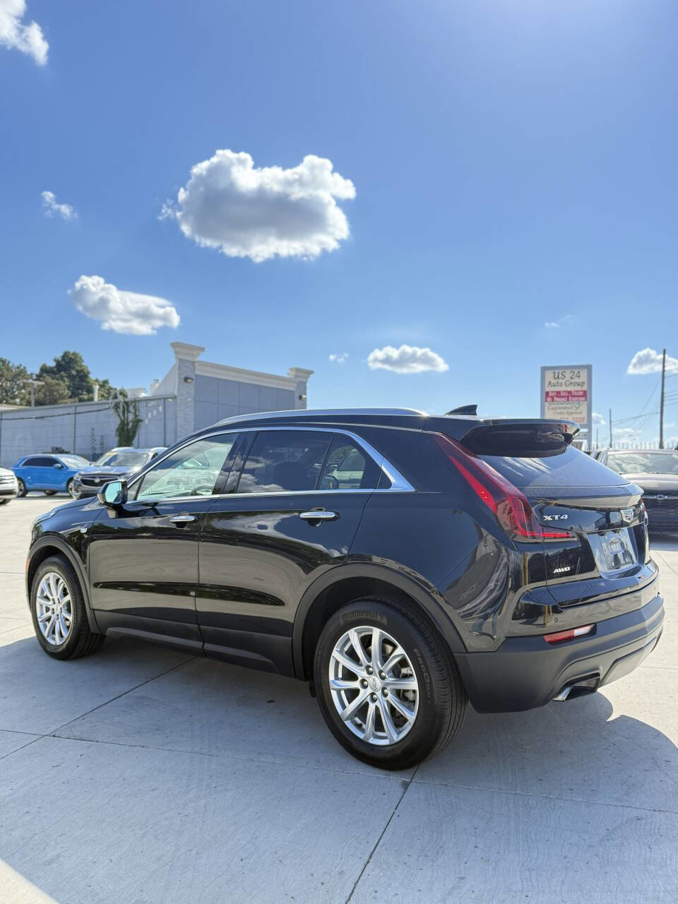 Used 2019 Cadillac XT4 Luxury w/ Cold Weather Package image 4