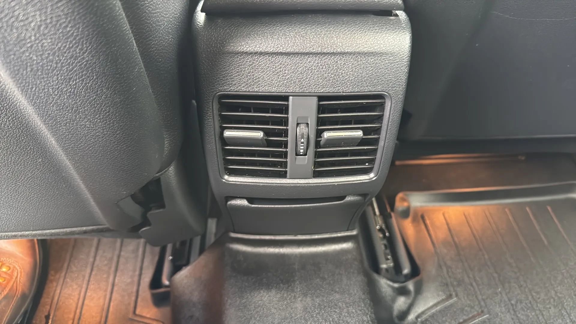 Used 2018 Mercedes-Benz GLA 250 4MATIC image 29