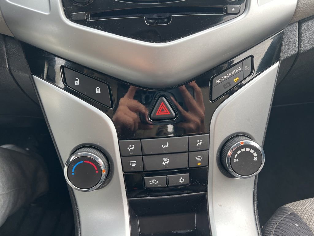 Used 2014 Chevrolet Cruze LS image 17
