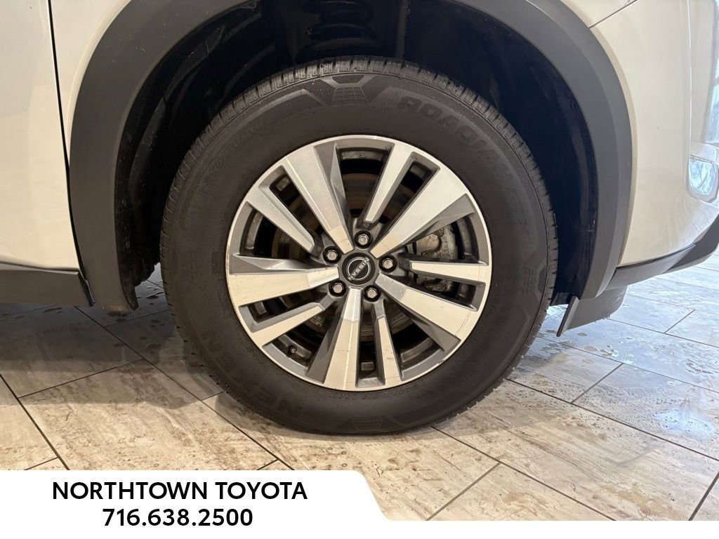 Used 2023 Nissan Pathfinder SL w/ Black Appearance Package image 37