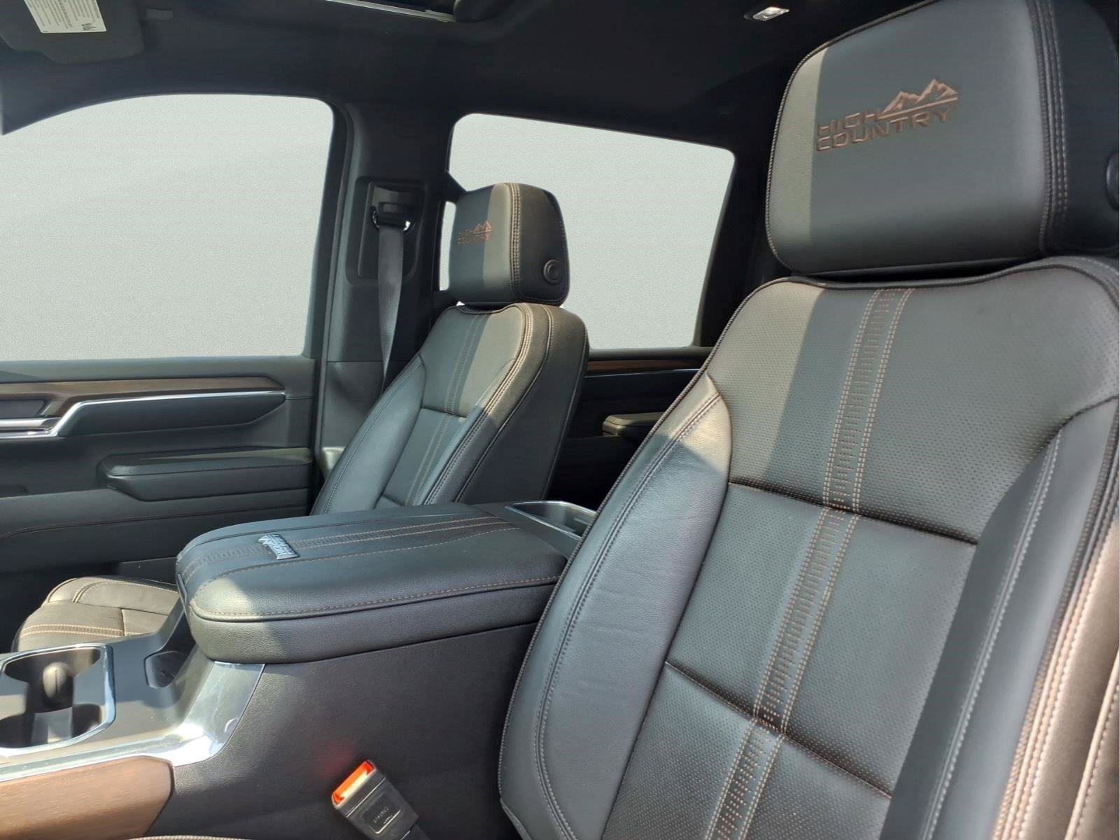 Used 2024 Chevrolet Silverado 2500 High Country w/ High Country Premium Package AWD/4WD image 18