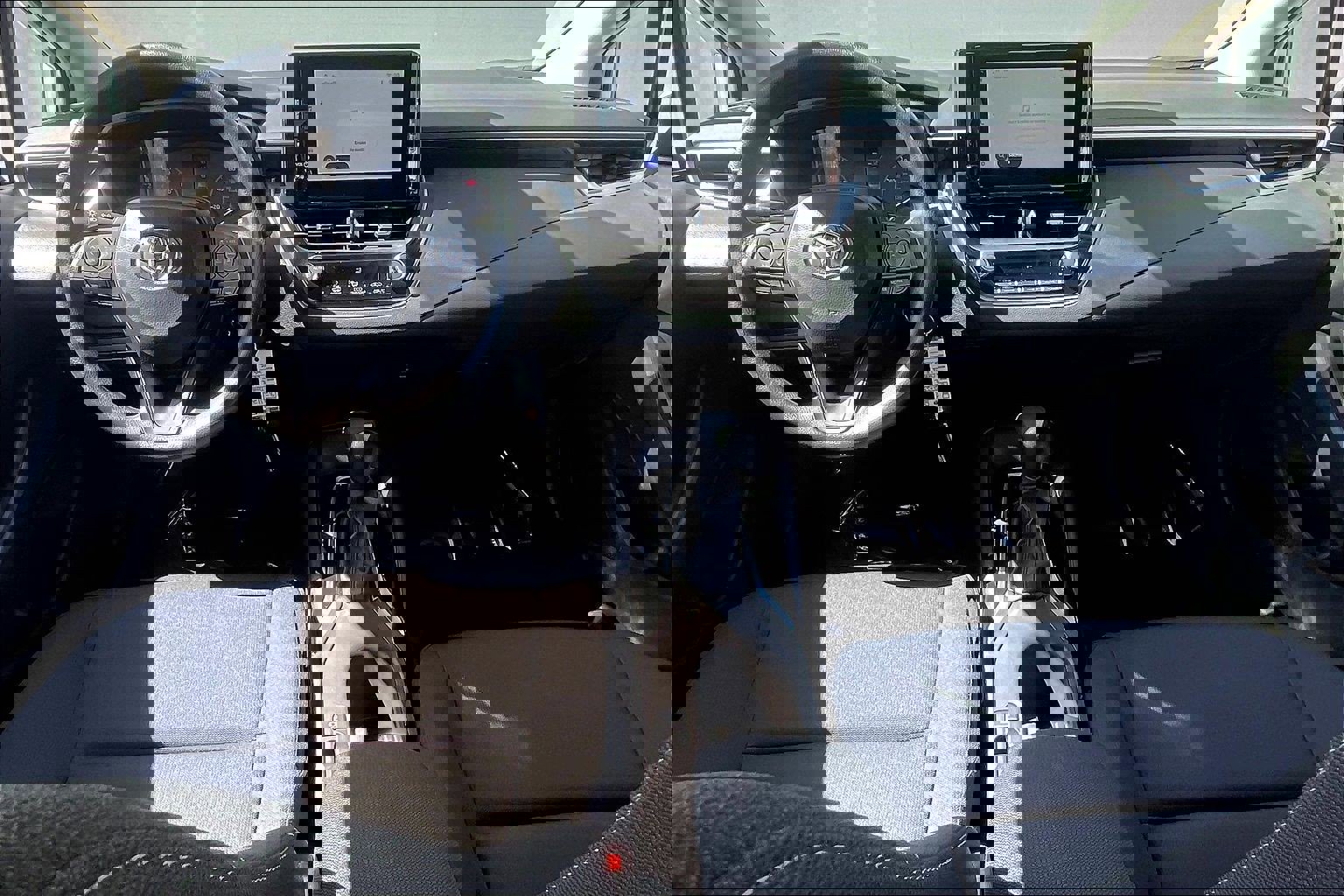 Used 2025 Toyota Corolla LE image 19