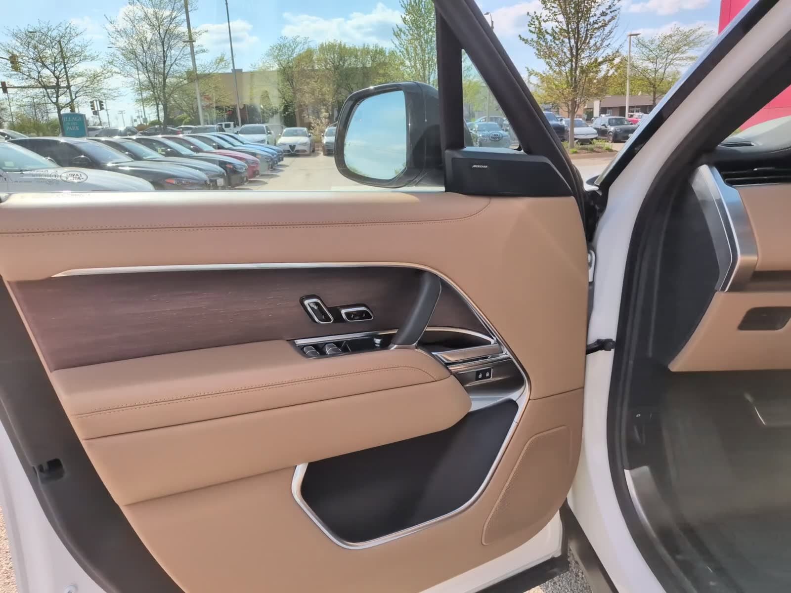 Used 2024 Land Rover Range Rover SE AWD/4WD image 22