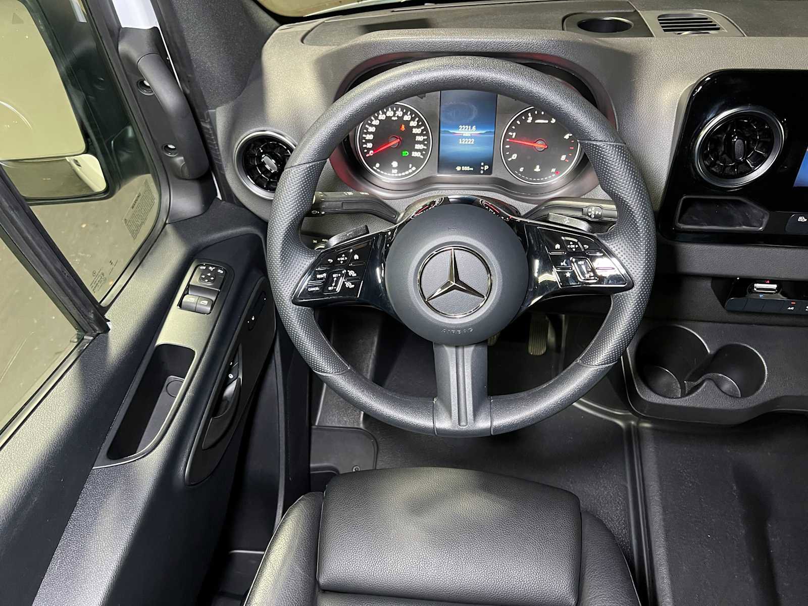 Used 2025 Mercedes-Benz Sprinter 2500 image 39