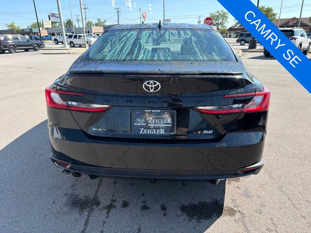 Used 2025 Toyota Camry SE FWD image 5