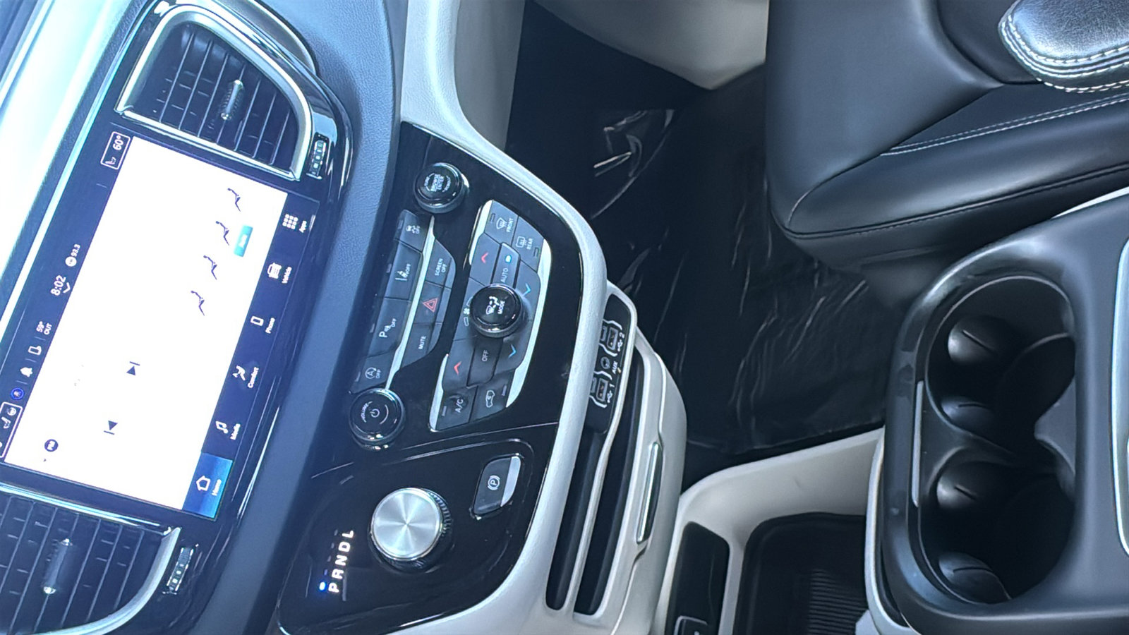 Used 2023 Chrysler Pacifica Touring-L image 31