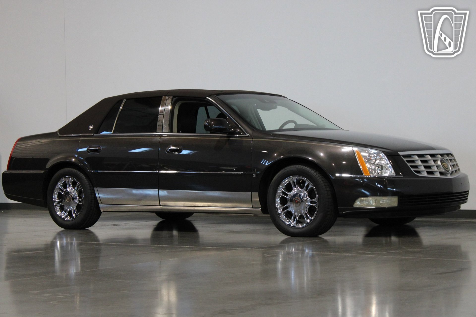 Used 2008 Cadillac DTS Performance w/ Platinum Edition image 15