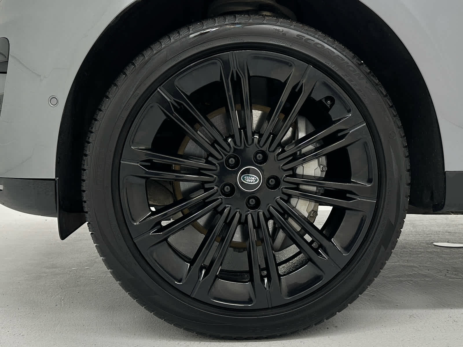 Used 2024 Land Rover Range Rover Sport SE image 9