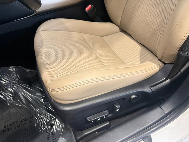 Used 2017 Lexus IS 300 AWD w/ Premium Package image 7
