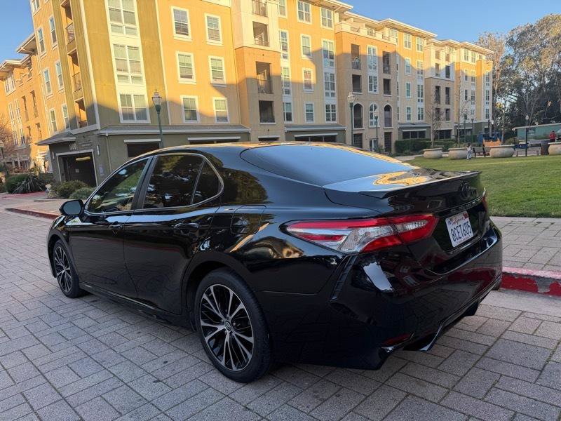 Used 2018 Toyota Camry SE FWD image 8