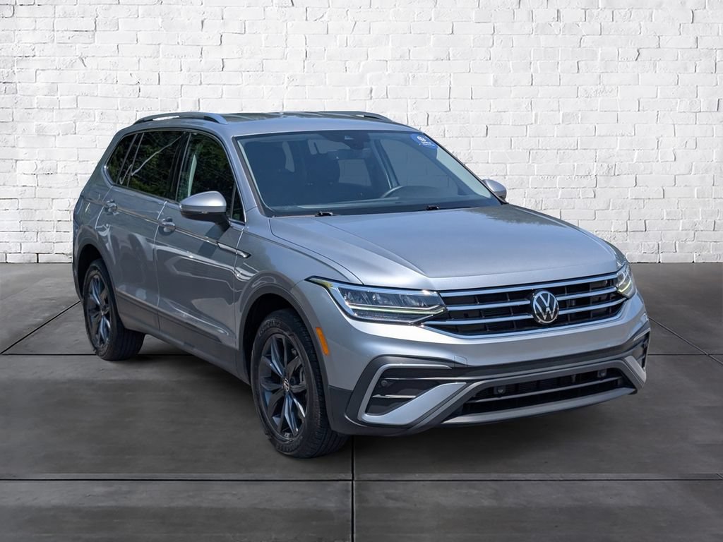 Used 2023 Volkswagen Tiguan SE FWD image 1