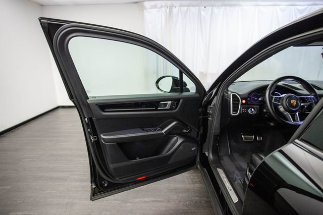 Used 2019 Porsche Cayenne S w/ Premium Plus Package image 16