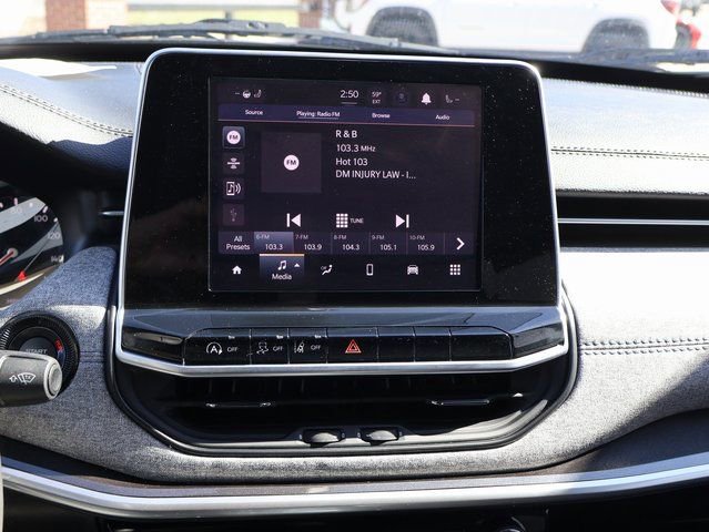 Used 2025 Jeep Compass Latitude w/ Sun & Sound Group image 26