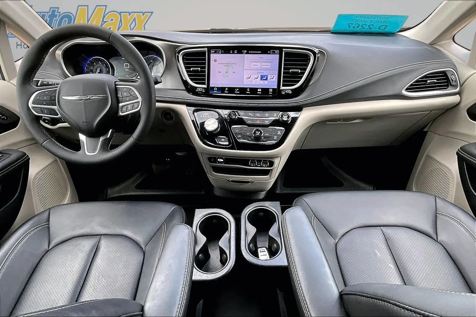 Used 2024 Chrysler Pacifica Touring-L FWD image 7