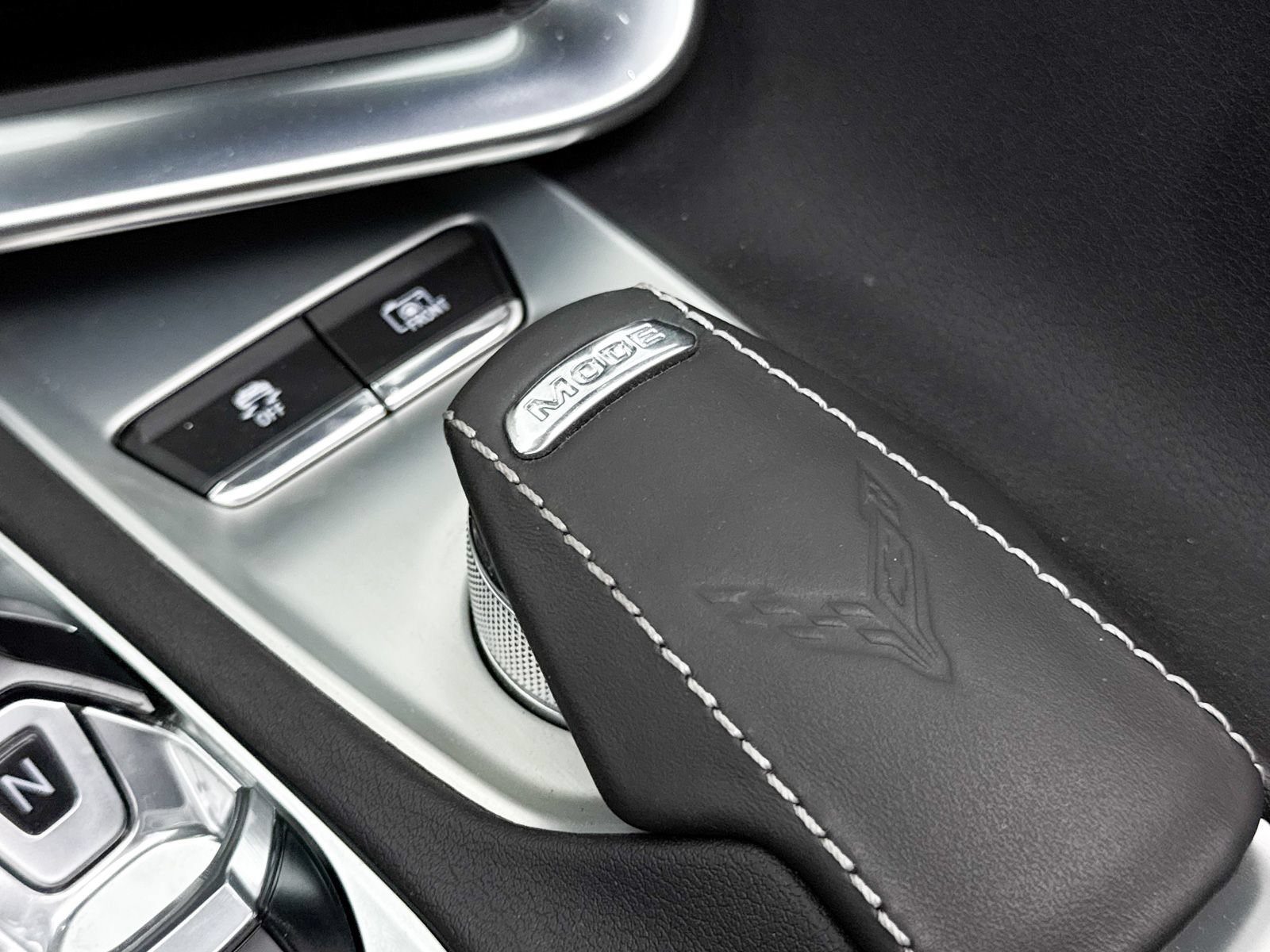 Used 2021 Chevrolet Corvette Stingray Preferred Cpe w/ Engine Appearance Package RWD image 9
