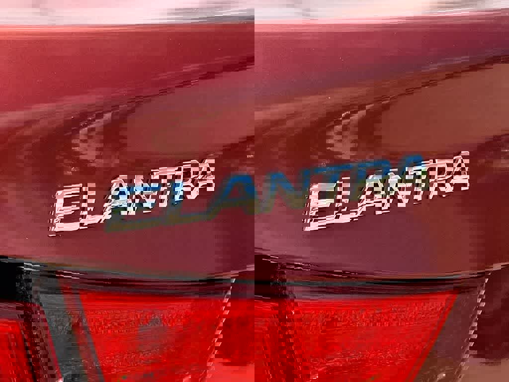 Used 2012 Hyundai Elantra GLS w/ Preferred Pkg 3 FWD image 30