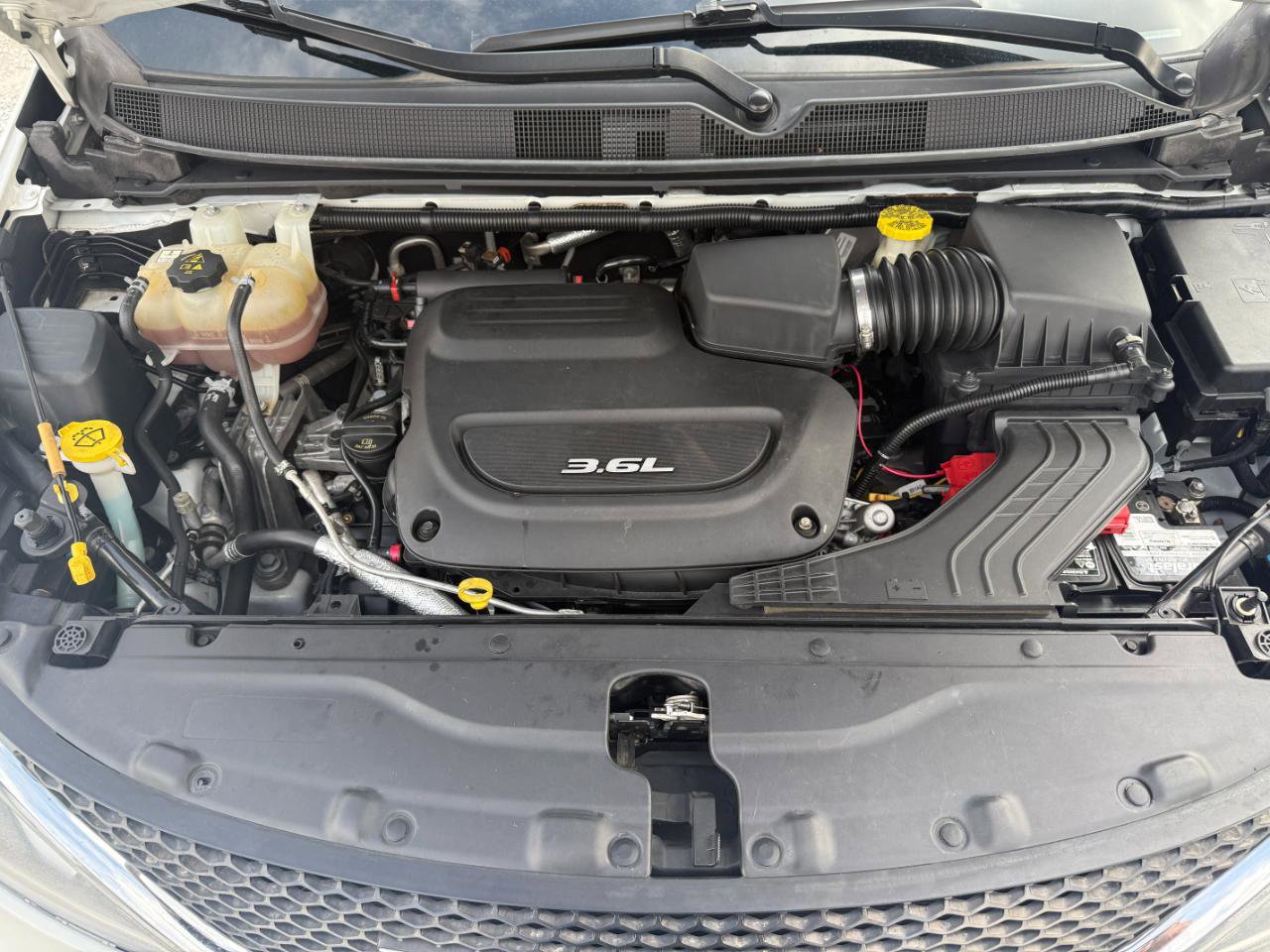 Used 2018 Chrysler Pacifica Touring-L Plus image 11