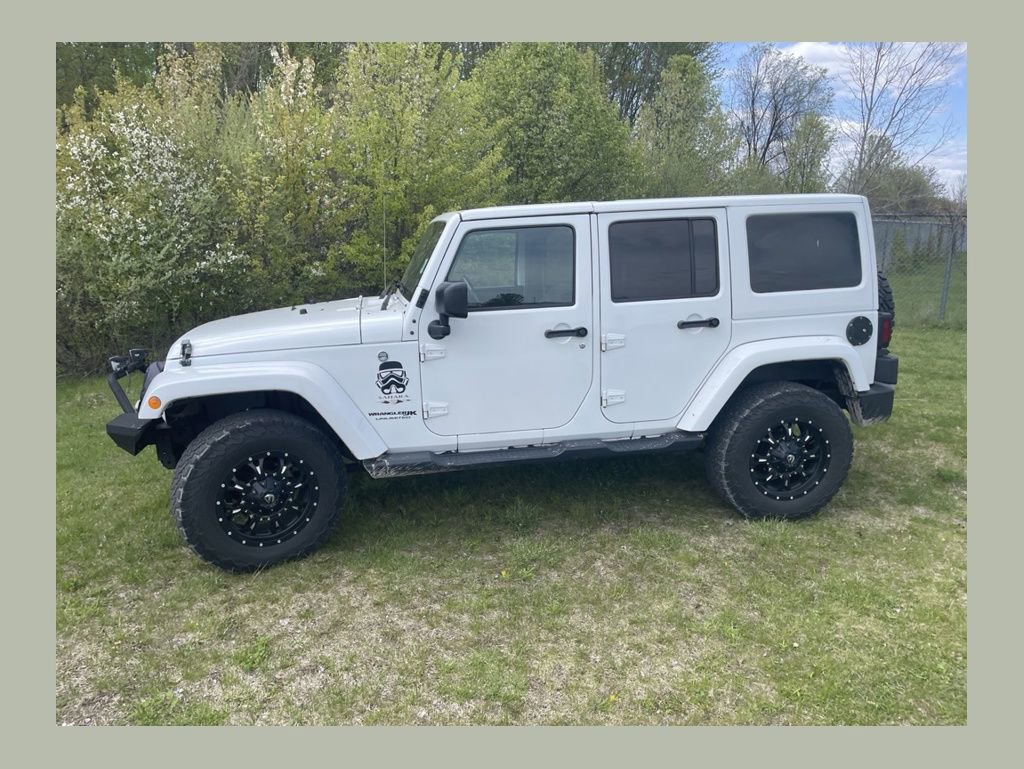 Used 2018 Jeep Wrangler Unlimited Sahara w/ Connectivity Group AWD/4WD image 1