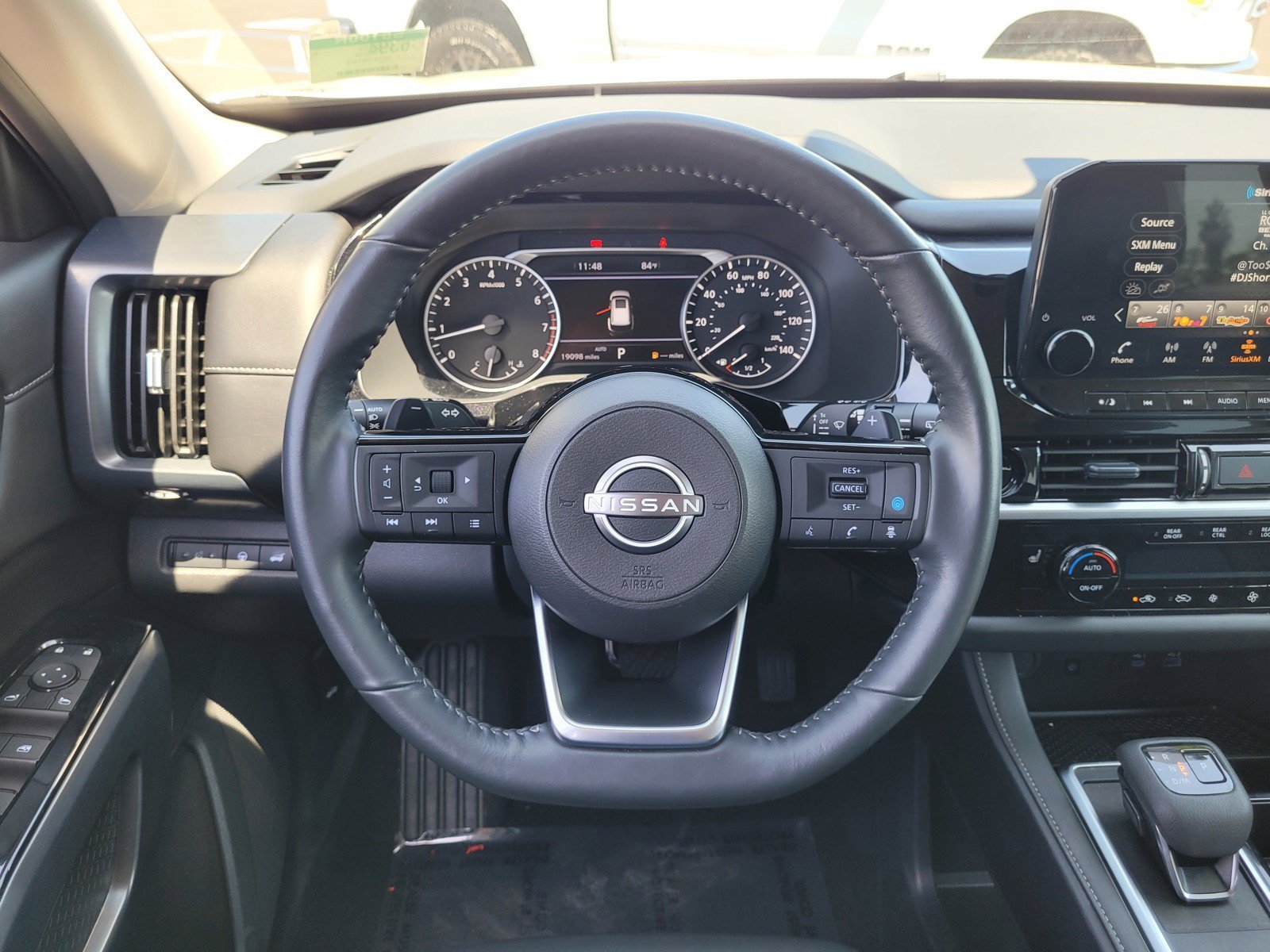 Used 2025 Nissan Pathfinder SL AWD/4WD image 18