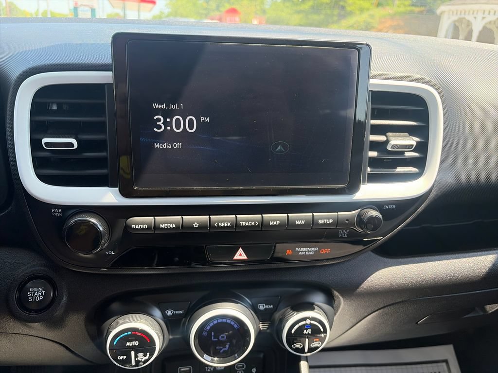 Used 2025 Hyundai Venue Limited FWD image 19