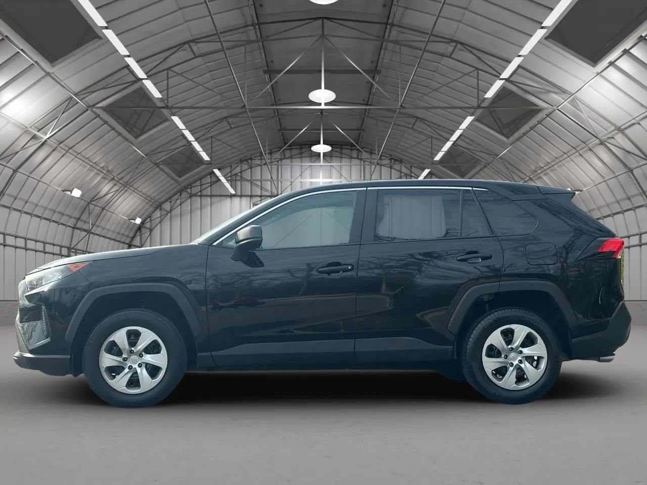 Used 2022 Toyota RAV4 LE image 6