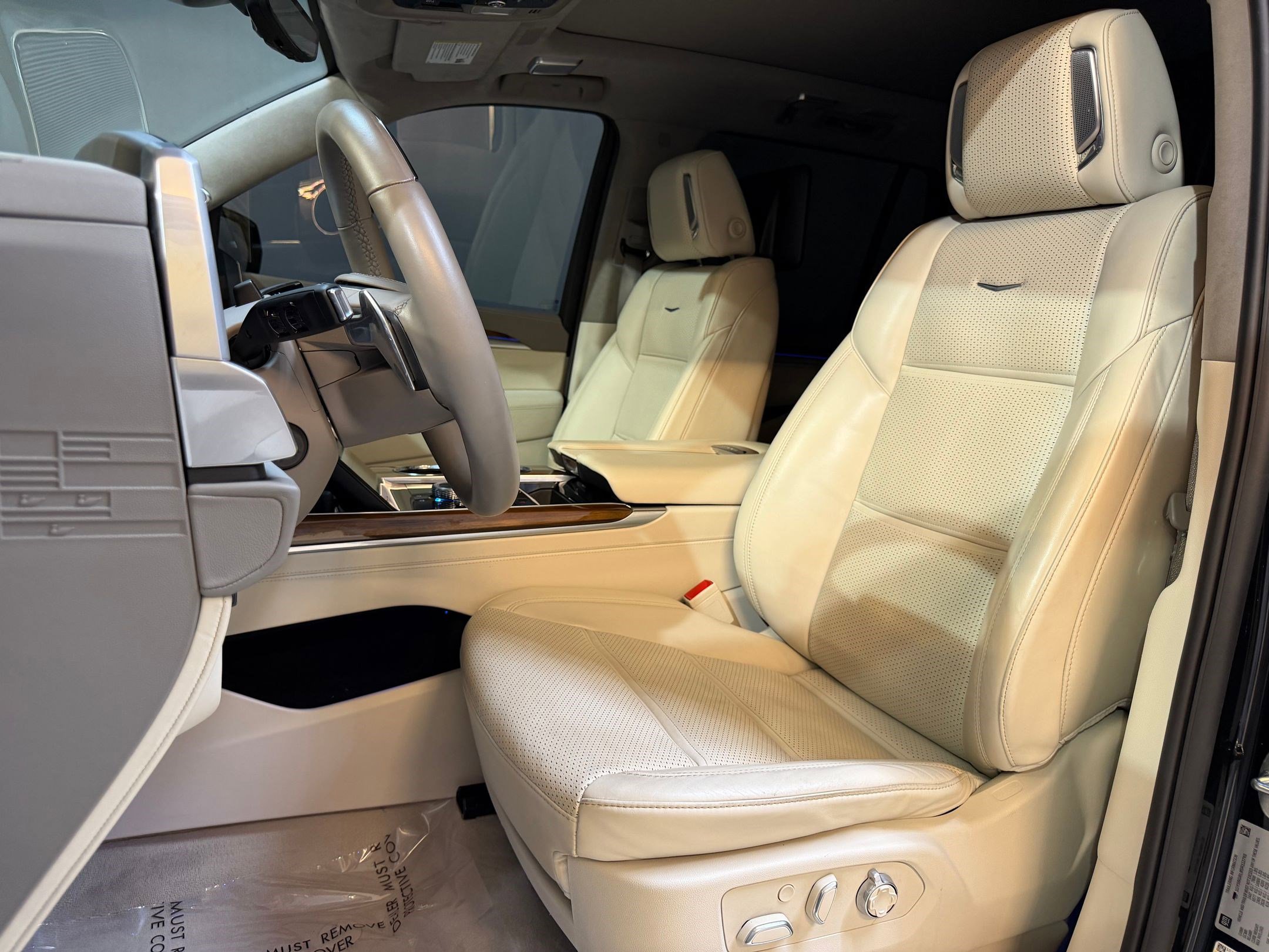 Certified 2025 Cadillac Escalade Sport Platinum image 4