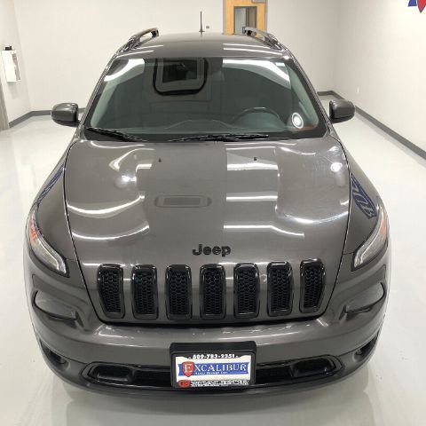 Used 2018 Jeep Cherokee Latitude w/ Altitude Package AWD/4WD image 12