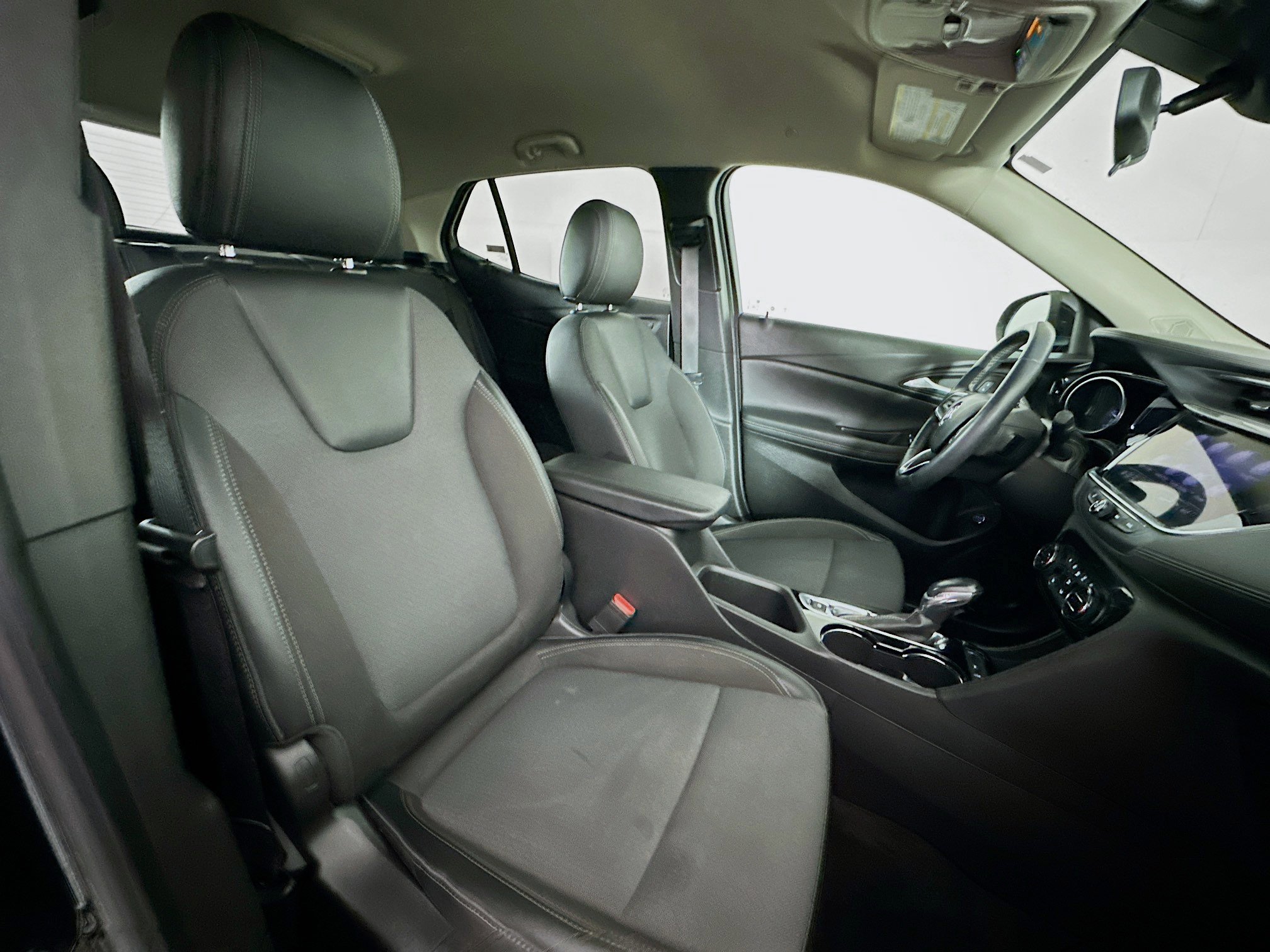 Used 2022 Buick Encore GX Select image 29