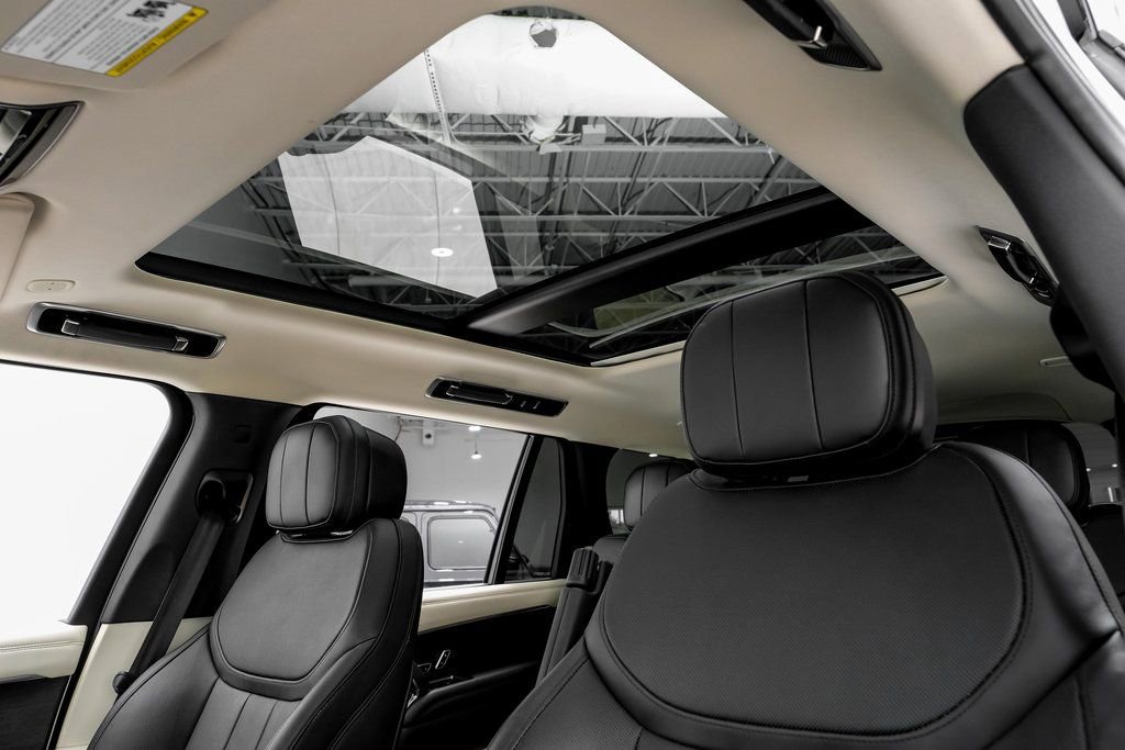 Used 2022 Land Rover Range Rover Long Wheelbase SE image 7