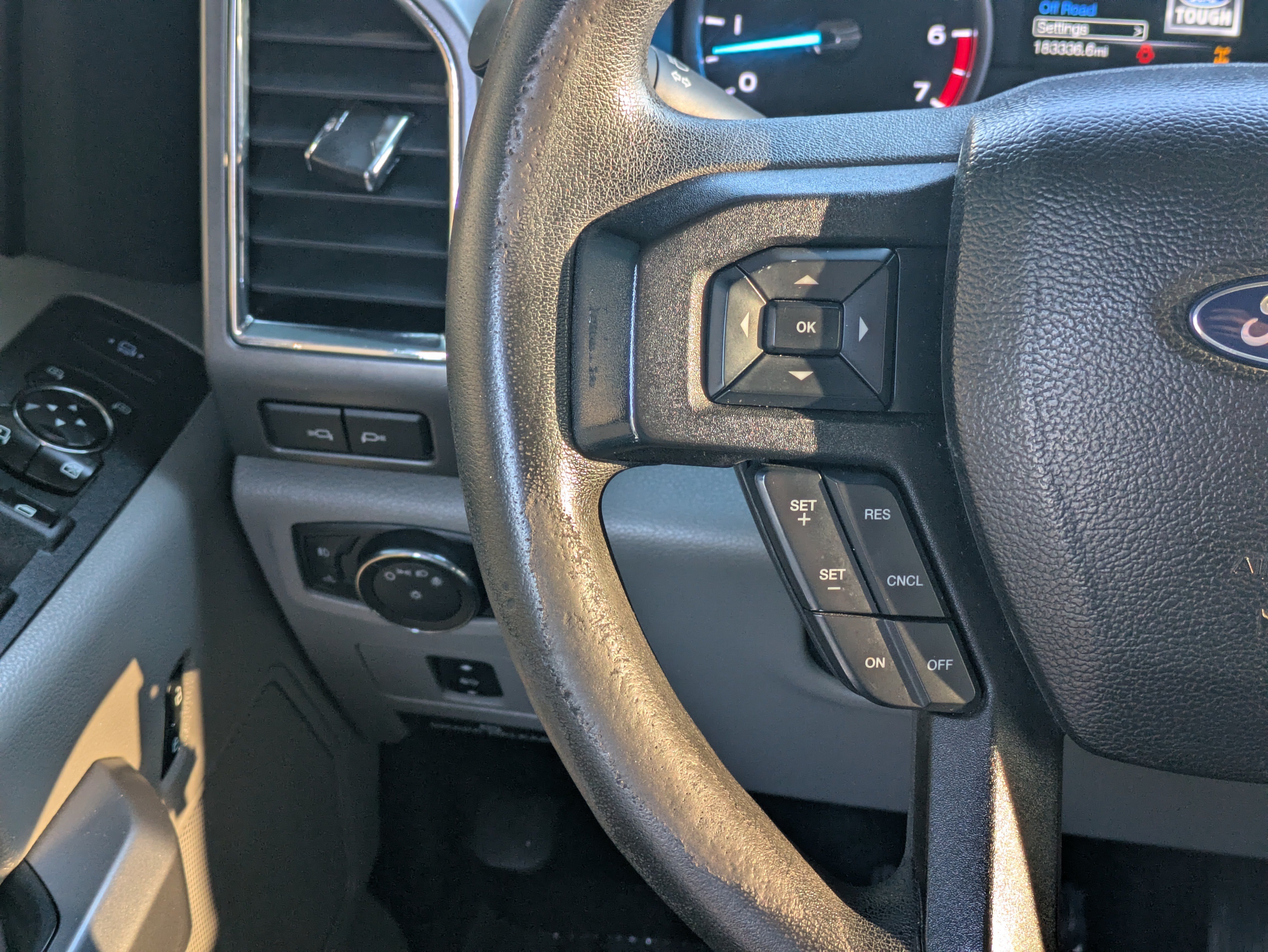 Used 2018 Ford F250 XLT w/ XLT Premium Package AWD/4WD image 23