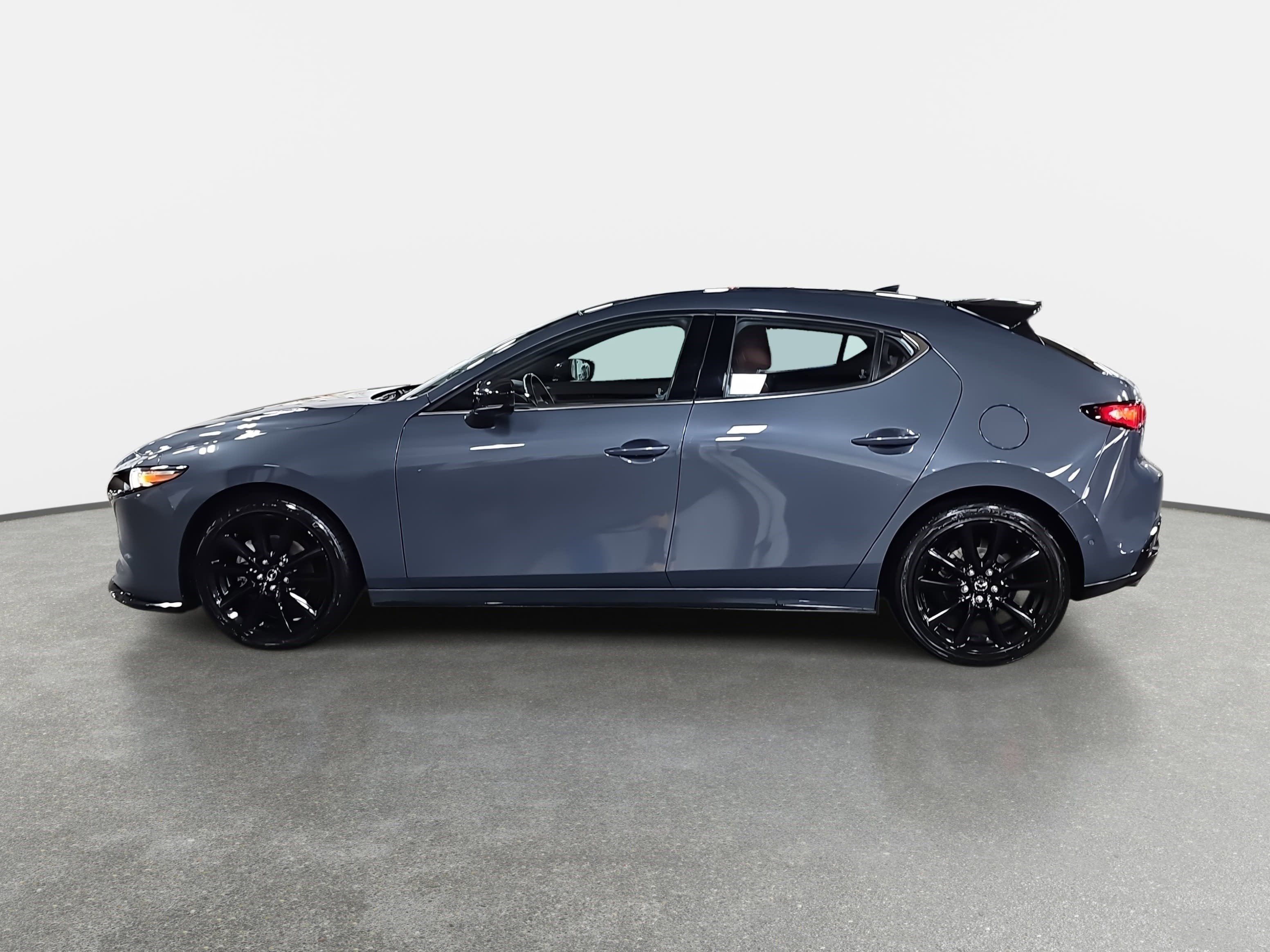 Used 2021 MAZDA MAZDA3 Hatchback w/Premium Plus Pkg image 8
