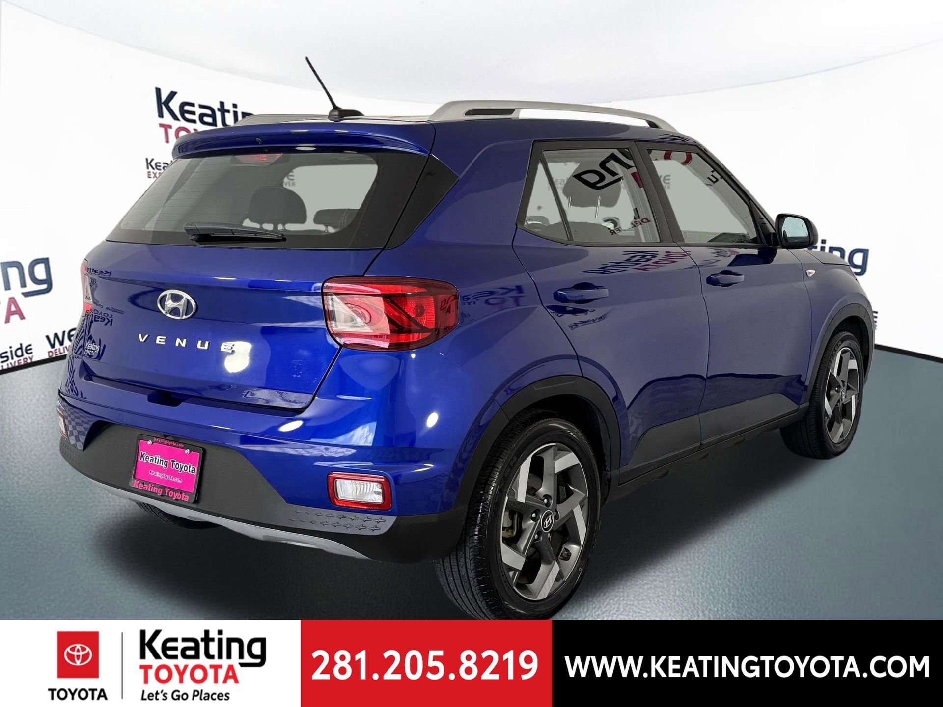 Used 2023 Hyundai Venue SEL image 5