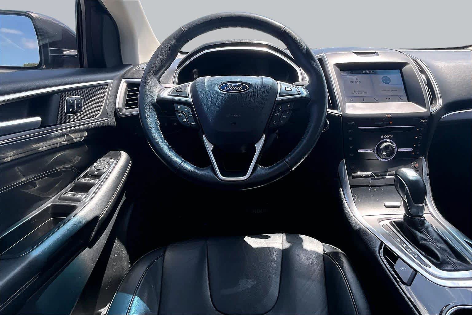 Used 2016 Ford Edge Titanium FWD image 6