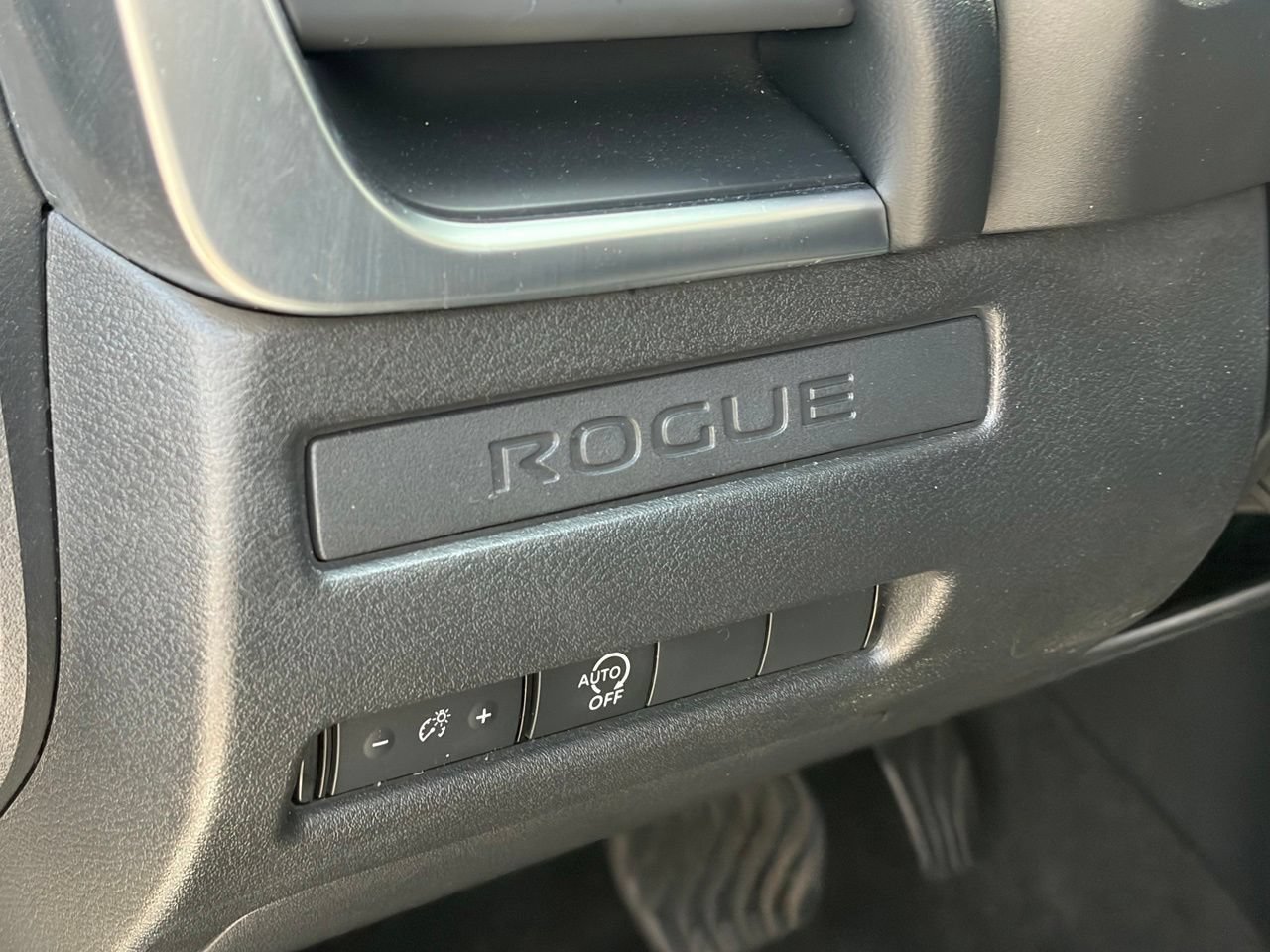 Used 2024 Nissan Rogue S AWD/4WD image 6